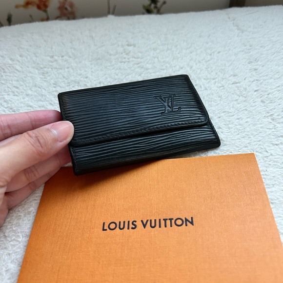 Excellent LV Epi leather 4 key holder - Picture 2 of 6